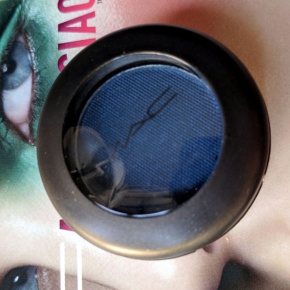 MAC Cosmetics RARE Clone Velvet Eyeshadow - Picture 2 of 4
